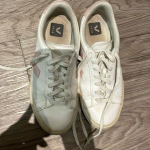 Women’s Veja Sneaker